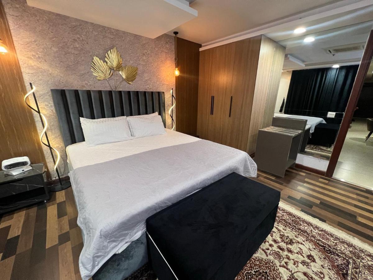 Sunset Luxury Gold Crest Mall Residency Lahore Bagian luar foto