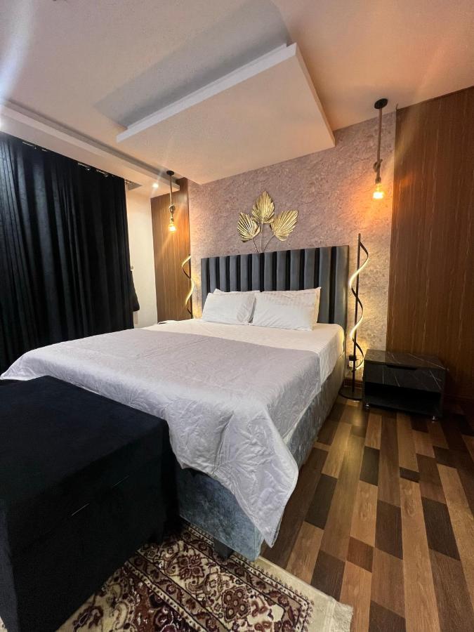 Sunset Luxury Gold Crest Mall Residency Lahore Bagian luar foto