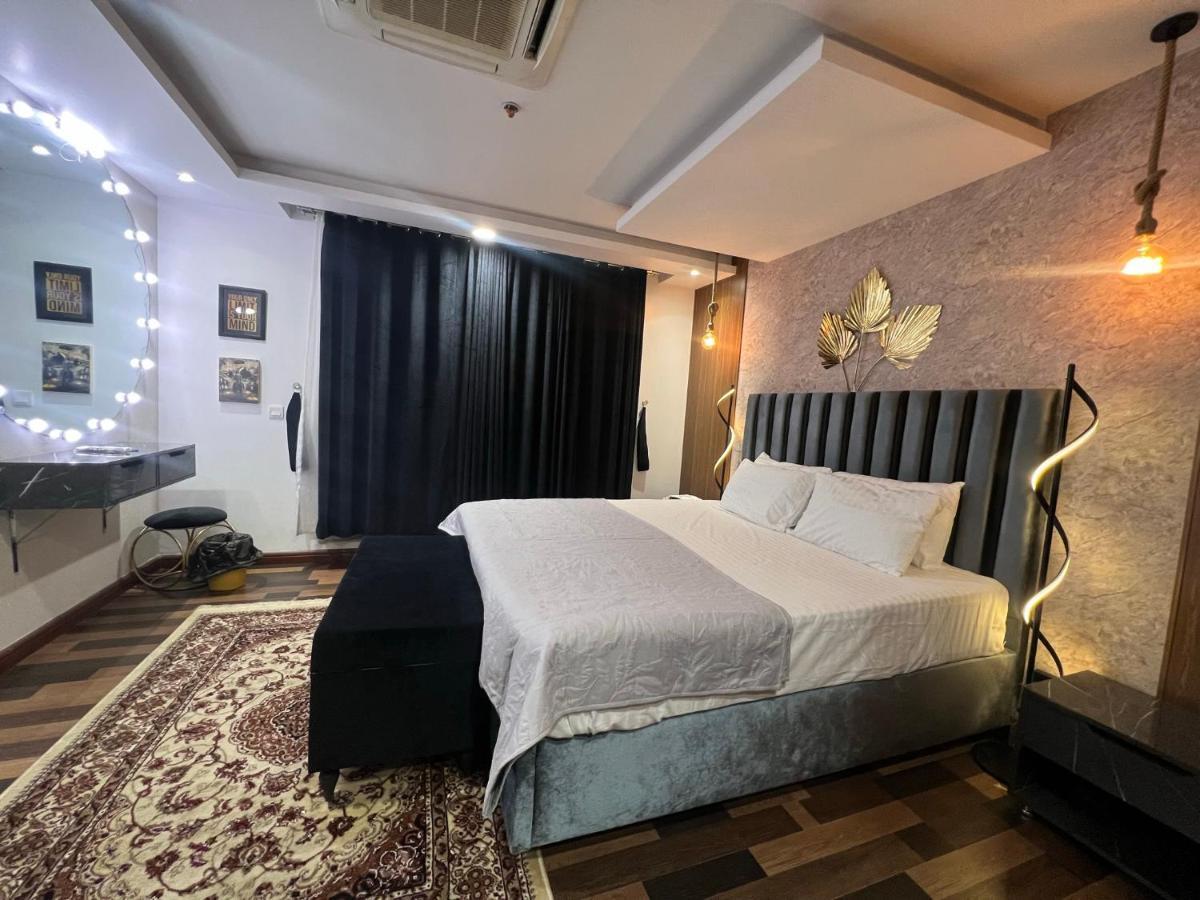 Sunset Luxury Gold Crest Mall Residency Lahore Bagian luar foto