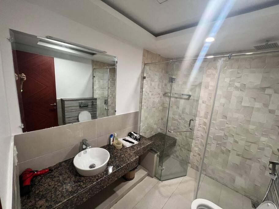 Sunset Luxury Gold Crest Mall Residency Lahore Bagian luar foto
