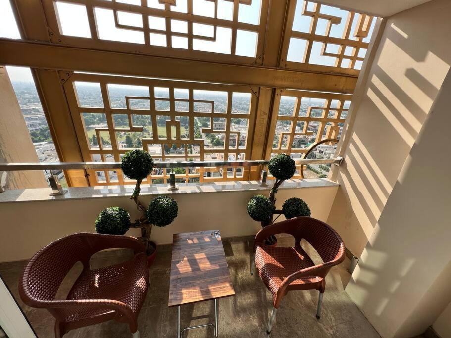 Sunset Luxury Gold Crest Mall Residency Lahore Bagian luar foto