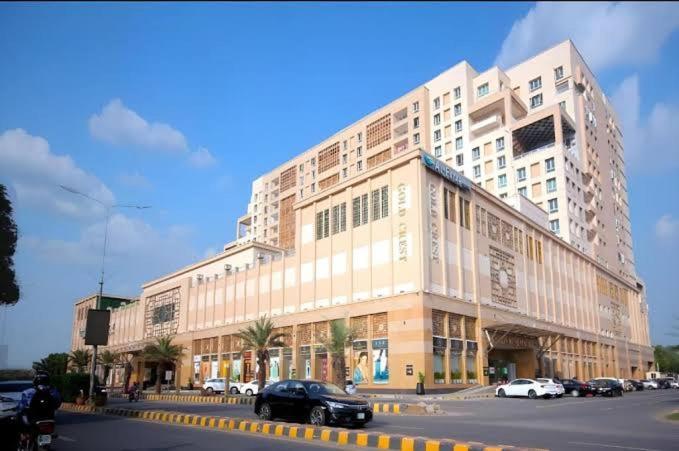 Sunset Luxury Gold Crest Mall Residency Lahore Bagian luar foto
