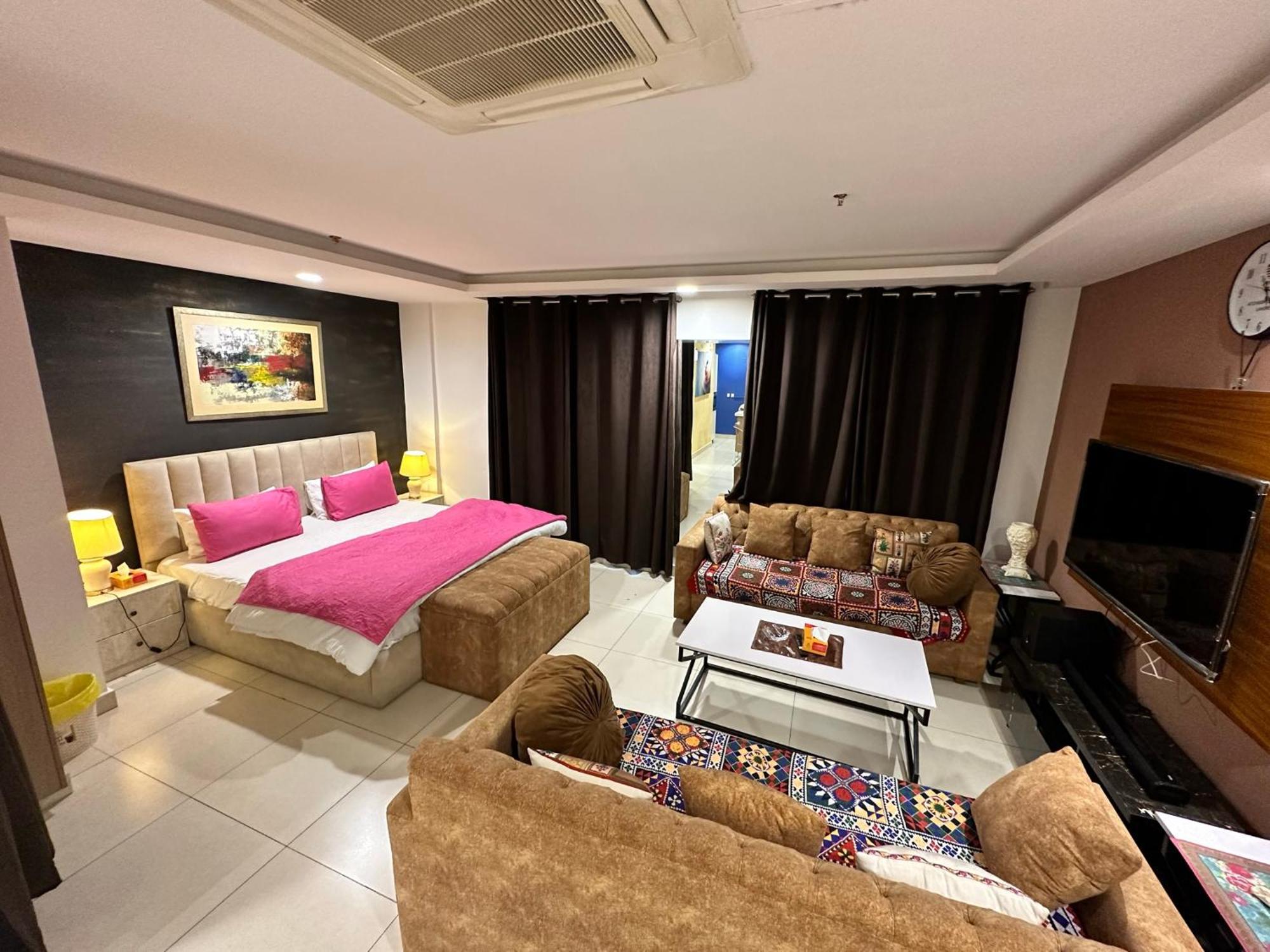 Sunset Luxury Gold Crest Mall Residency Lahore Bagian luar foto