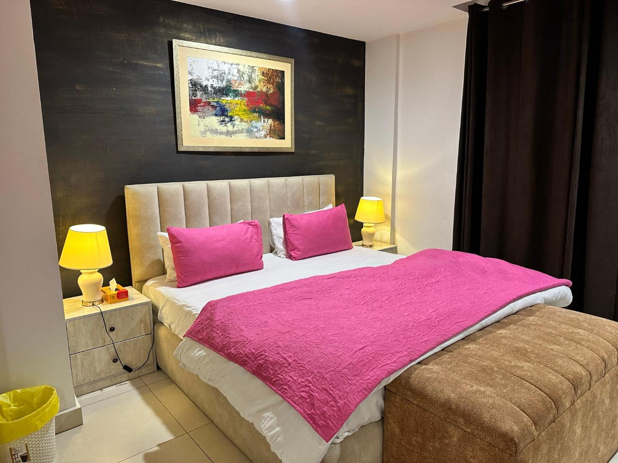 Sunset Luxury Gold Crest Mall Residency Lahore Bagian luar foto