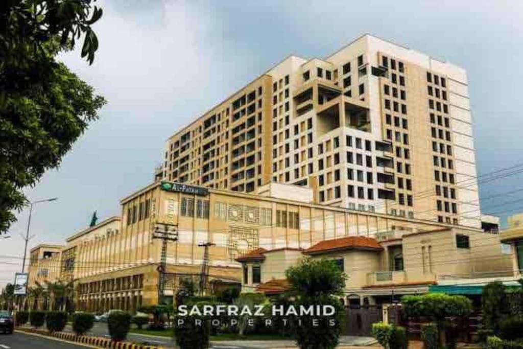 Sunset Luxury Gold Crest Mall Residency Lahore Bagian luar foto