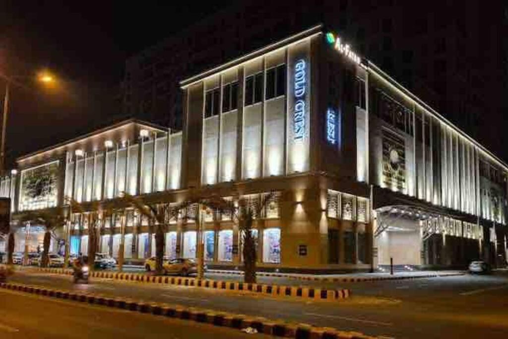 Sunset Luxury Gold Crest Mall Residency Lahore Bagian luar foto